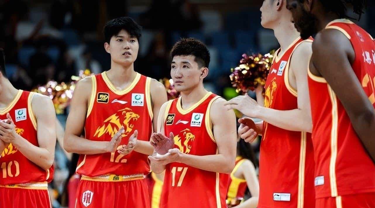 中国男篮冲击冠军宝座，全队充满斗志！