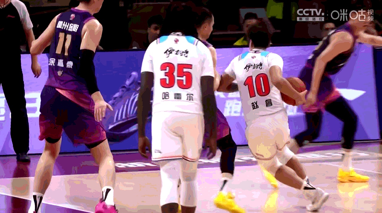 新疆男篮面对弱势对手，全队信心高涨备战