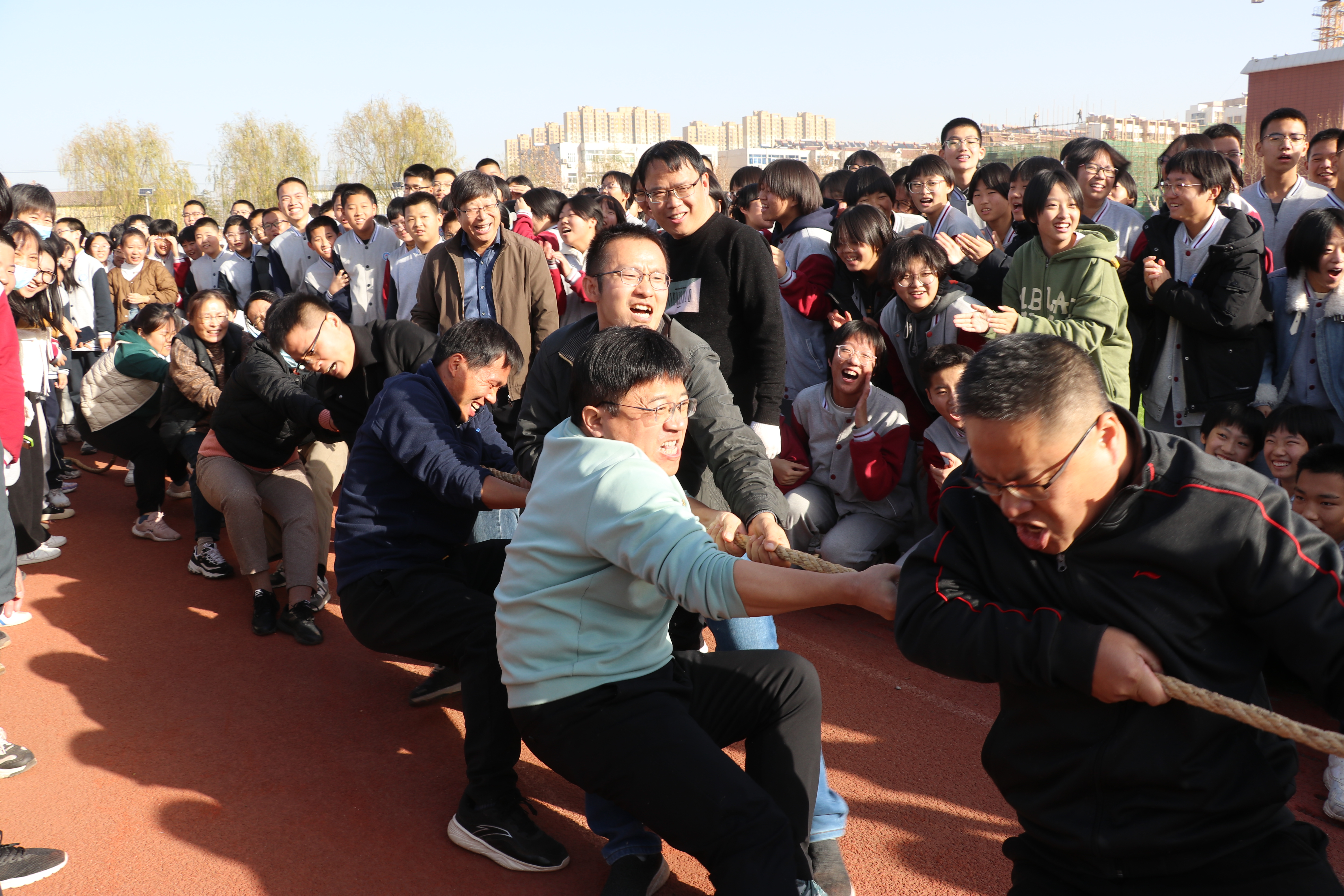 精诚团结，助力球队攀上胜利之巅