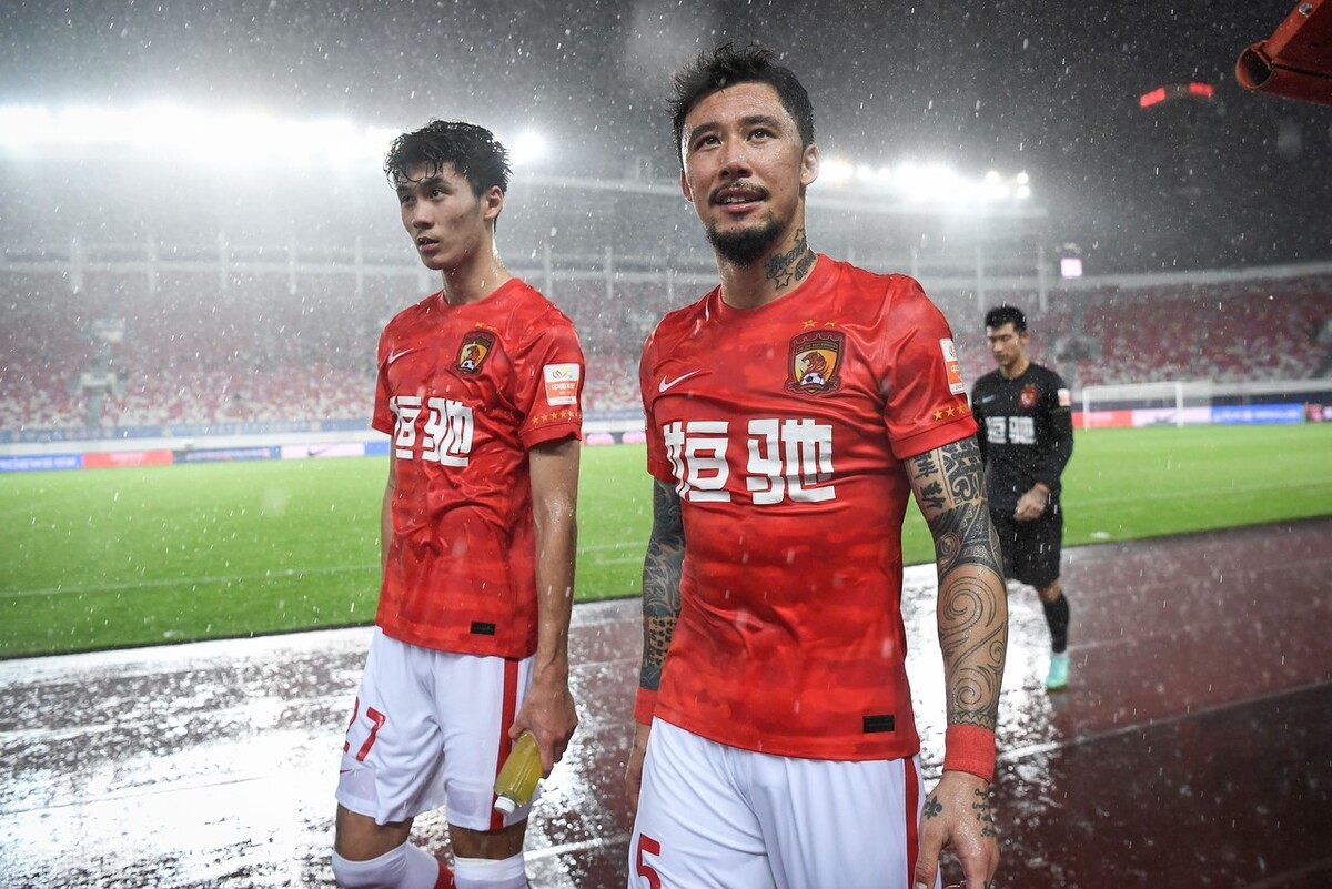 雷恩队主教练因私事暂时离队