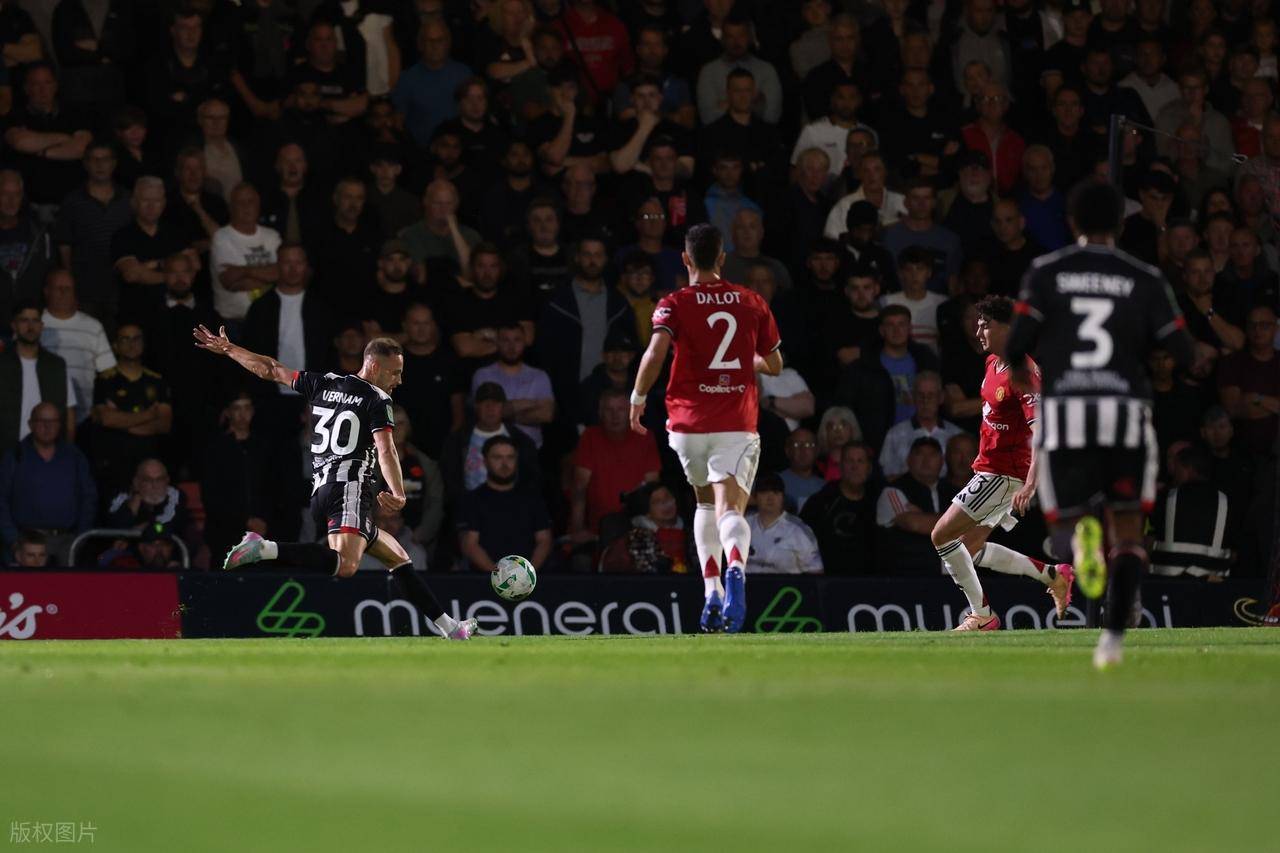 曼联客场大胜普雷斯顿，提振士气