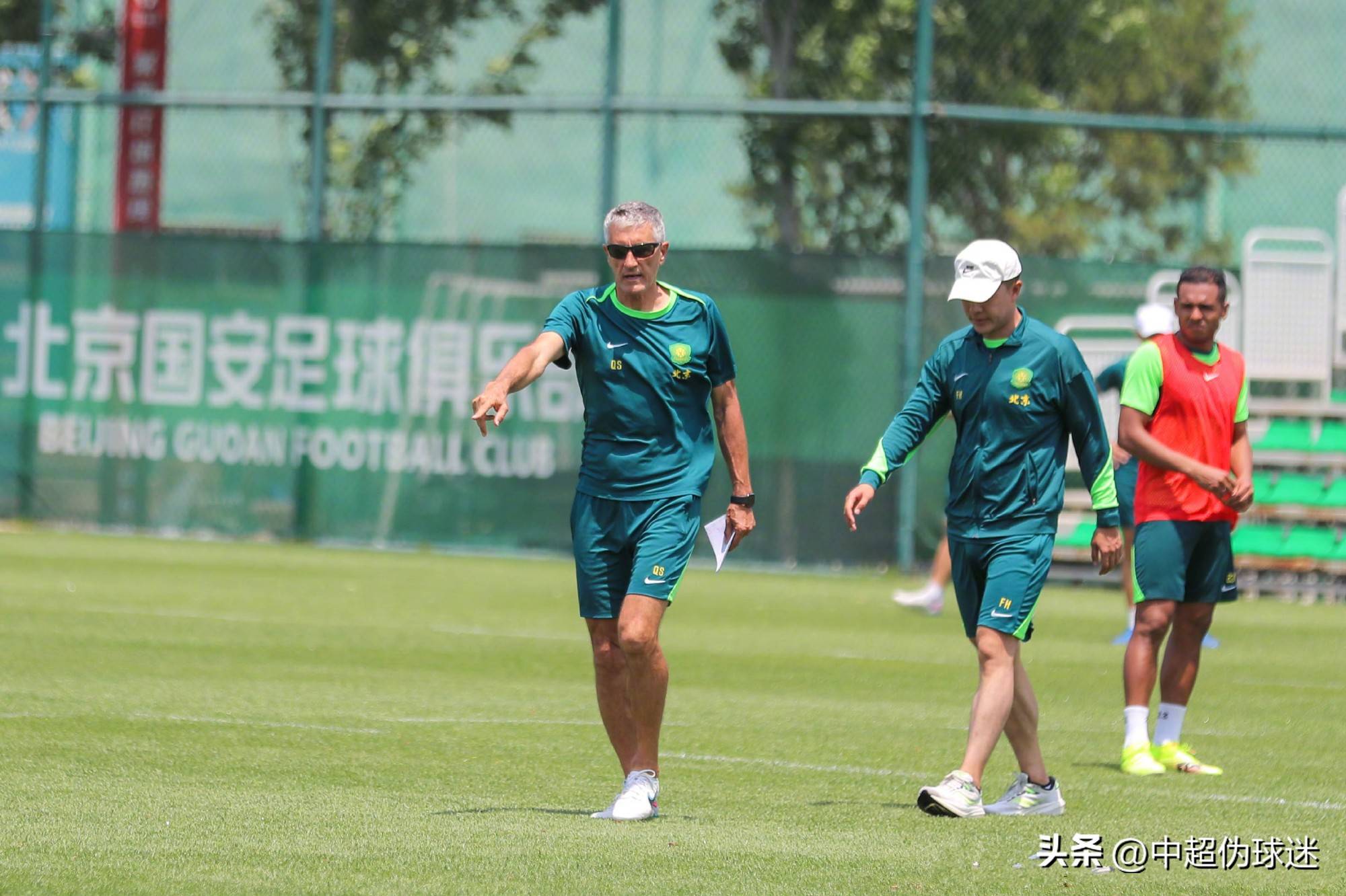 国安客场逼平上港，双方进攻与防守均有表现！