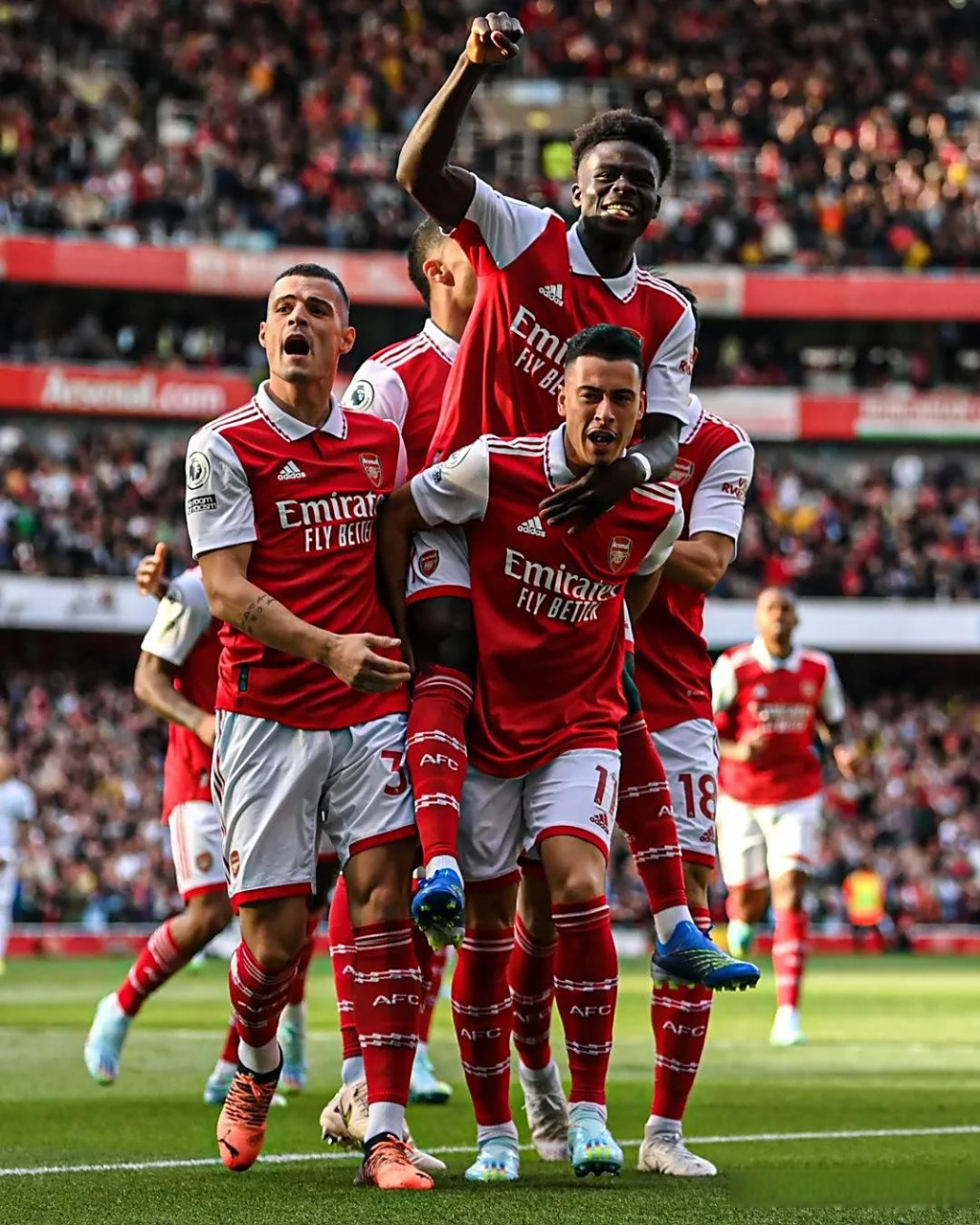 曼城大胜领跑小组,淘汰赛目标明确 曼城大胜领跑小组,淘汰赛目标明确