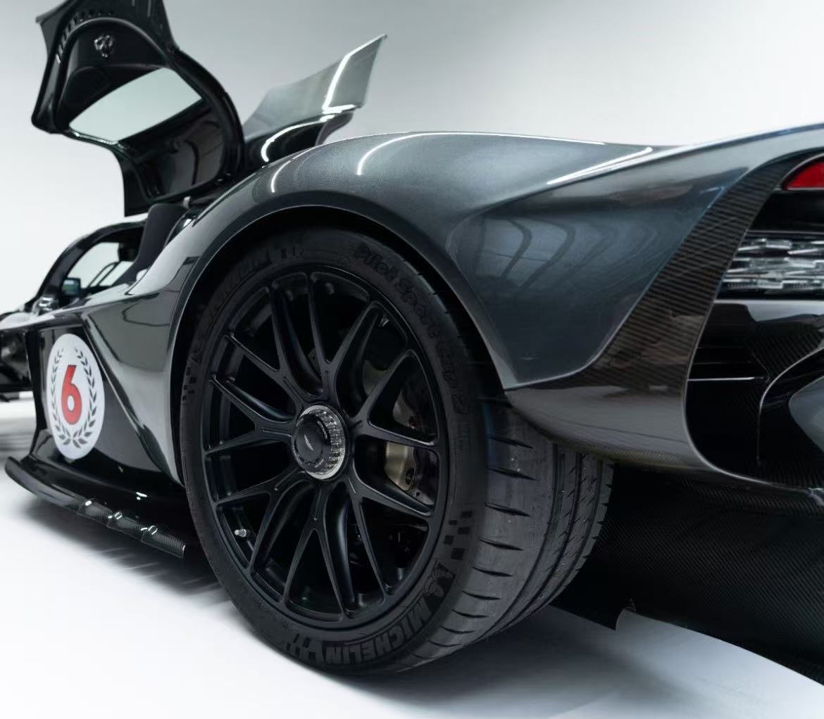 包含梅赛德斯轻取阿斯顿马丁,塞恩斯状态火热的词条 包含梅赛德斯轻取阿斯顿马丁,塞恩斯状态火热的词条